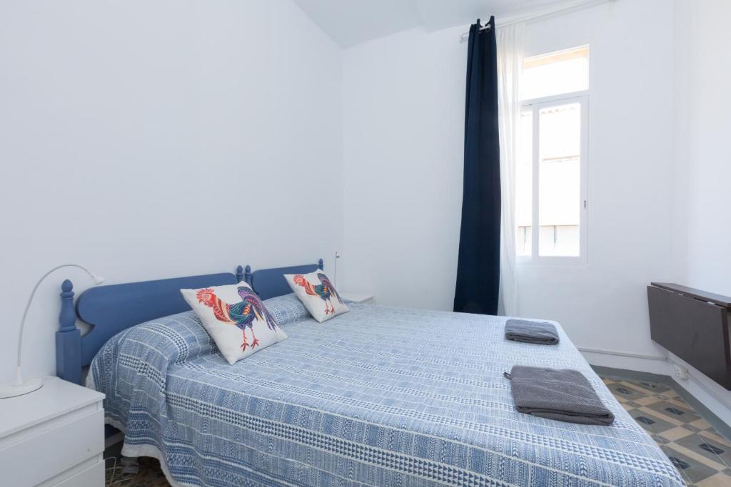 Postel nebo postele na pokoji v ubytování ApartEasy - Central Gracia Apartments