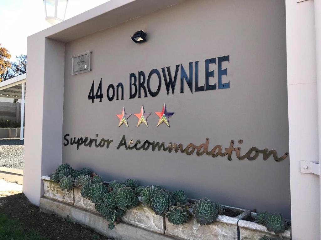 a sign for the on brownlee supreme association at 44 on Brownlee in Kokstad