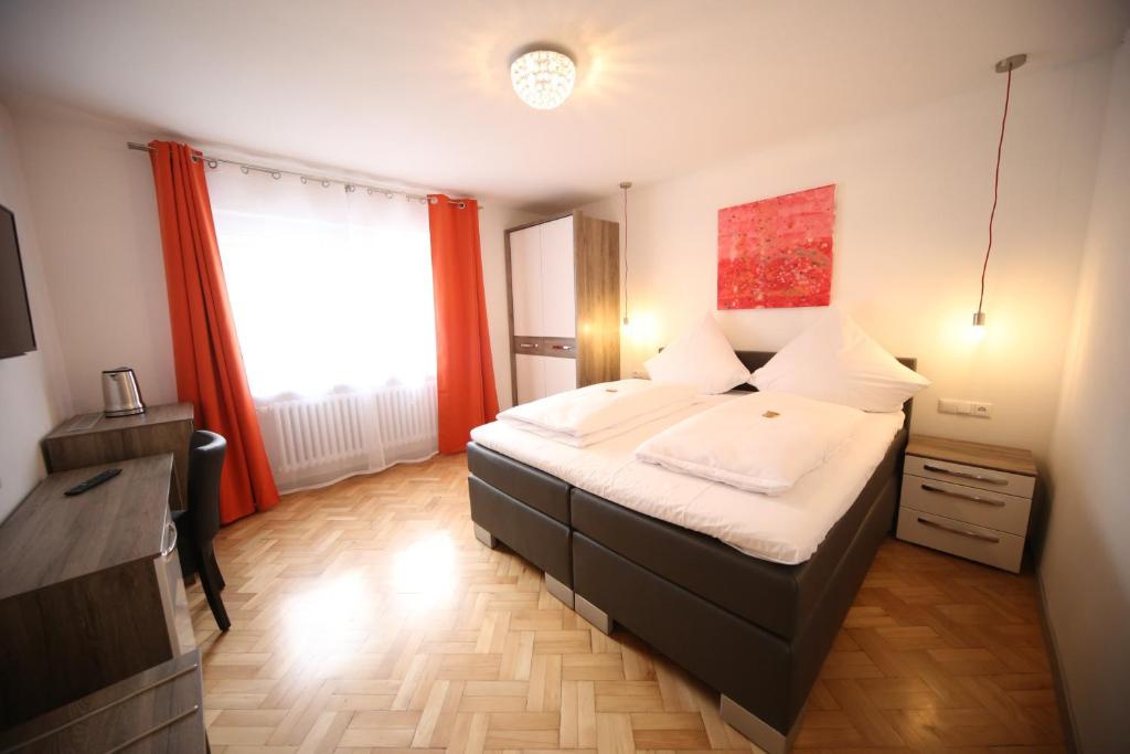 a small bedroom with a bed and a television at La Maison Vintage in Cochem