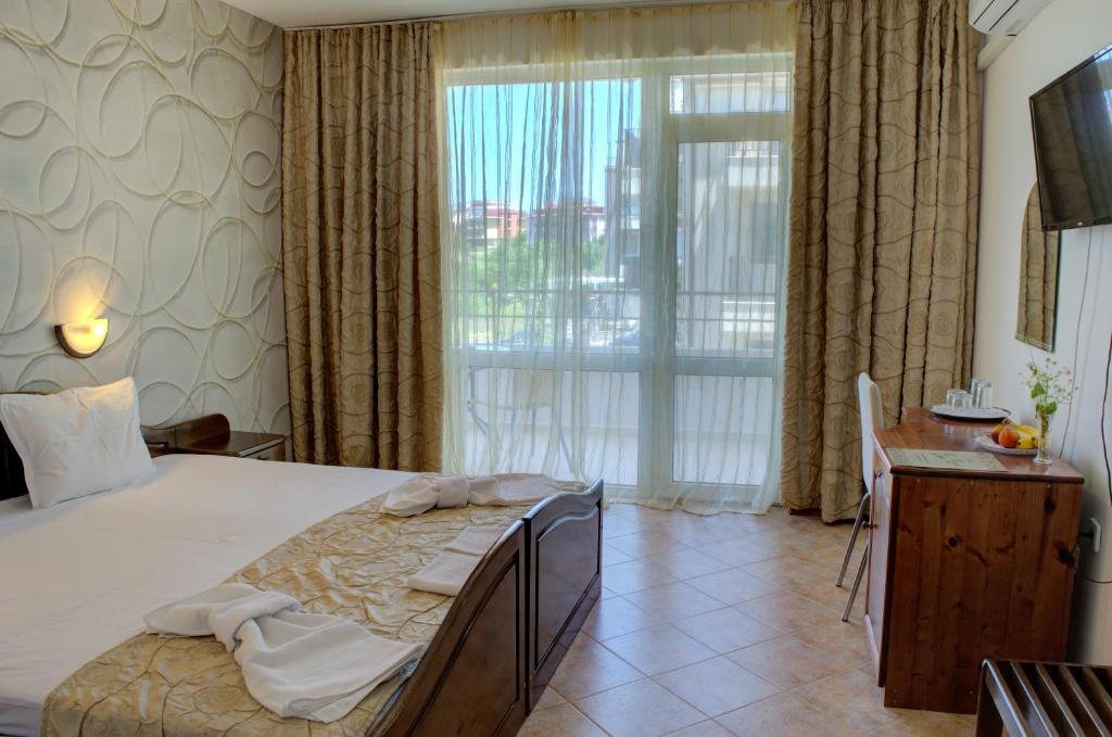 Postel nebo postele na pokoji v ubytování Hotel Feniks Lozenets