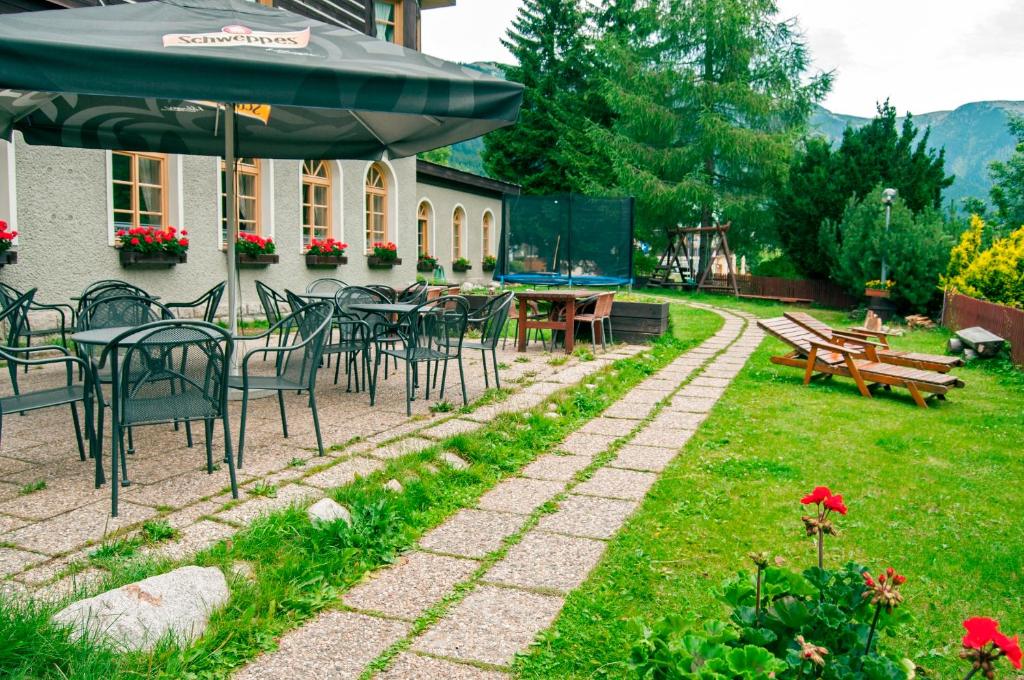 Nespecifikovaný výhled na hory nebo výhled na hory při pohledu z hotelu