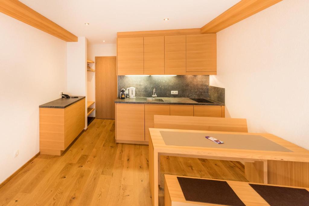Kuchyň nebo kuchyňský kout v ubytování Damüls Appartements