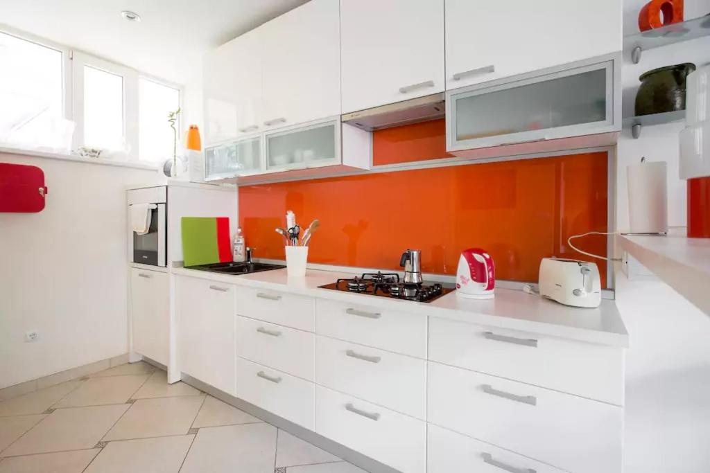 Kuchnia lub aneks kuchenny w obiekcie Apartment M49