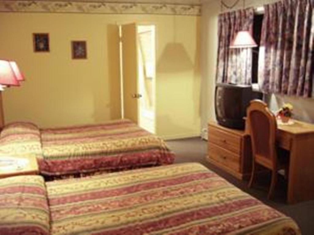 Letto o letti in una camera di Auberge Mountain View Inn