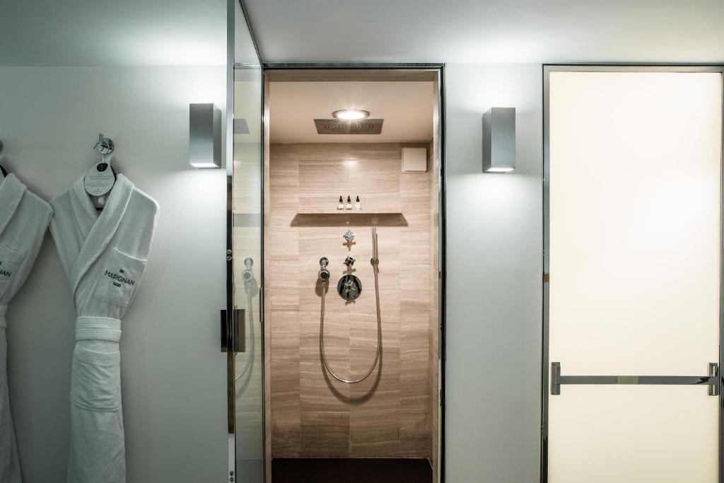 Hotel Marignan Champs-Elysées - Resim 40