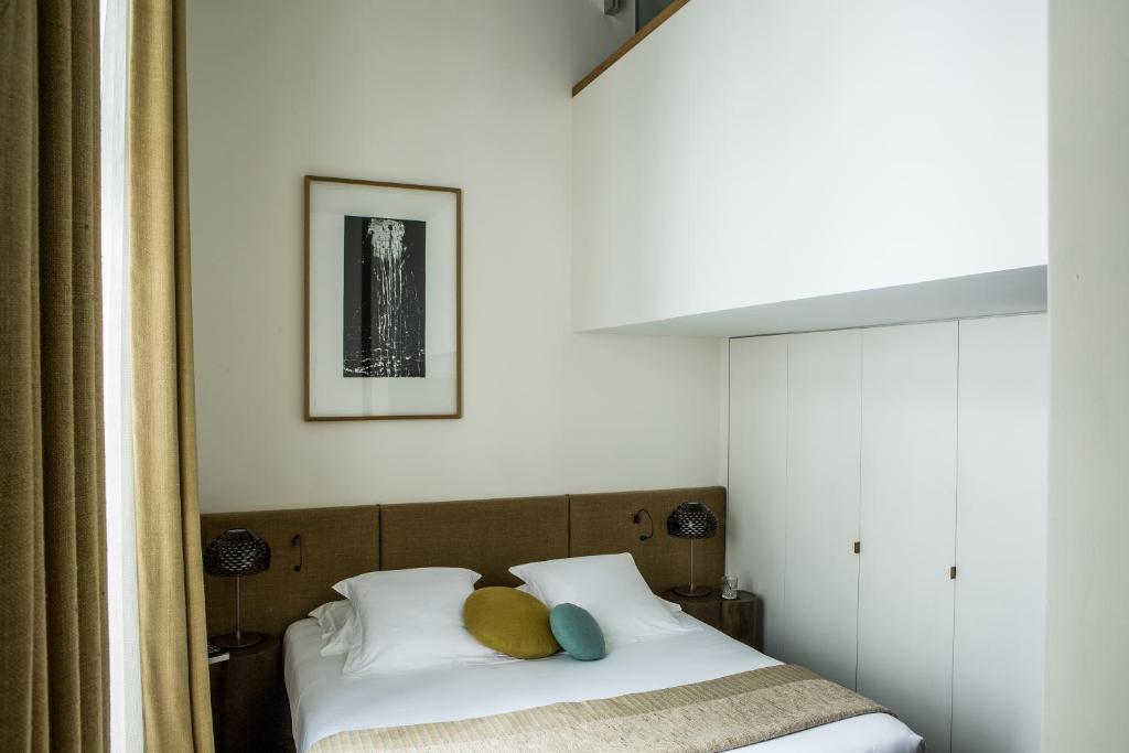 Hotel Marignan Champs-Elysées - Deluxe Double Room