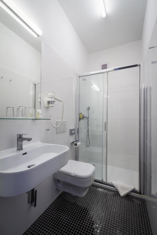 Ένα μπάνιο στο Hotel White Lion