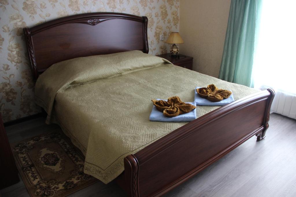 
A bed or beds in a room at Guest House Volna
