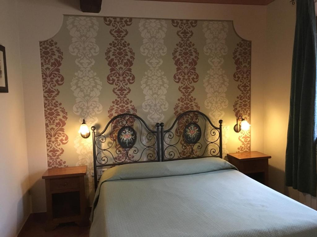 A bed or beds in a room at B&B Villa Pardi Lucca