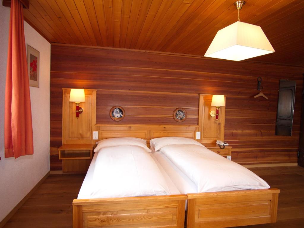 Postel nebo postele na pokoji v ubytování Hotel Alpenblick
