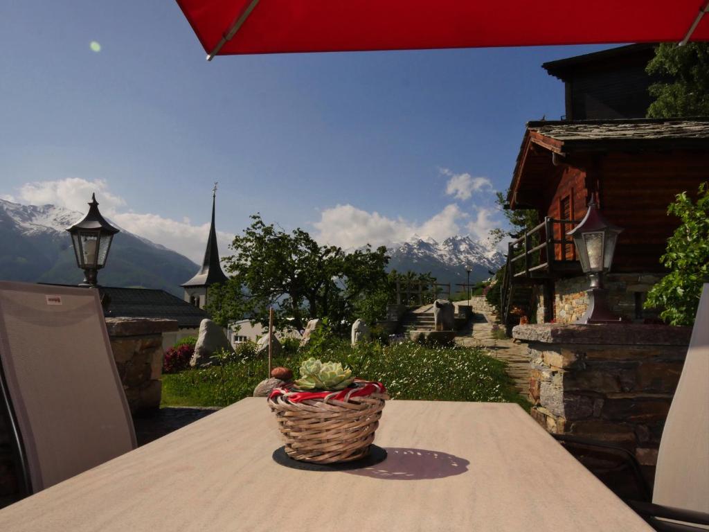 Nespecifikovaný výhled na hory nebo výhled na hory při pohledu z hotelu