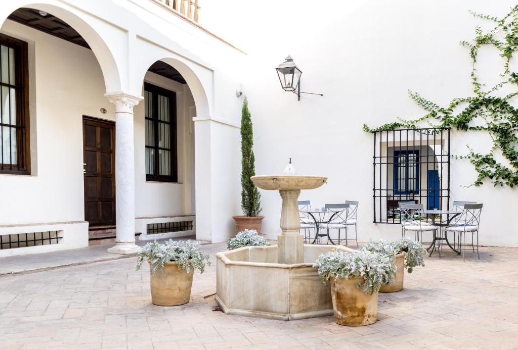 A patio or other outdoor area at Las Casas de la Judería de Córdoba