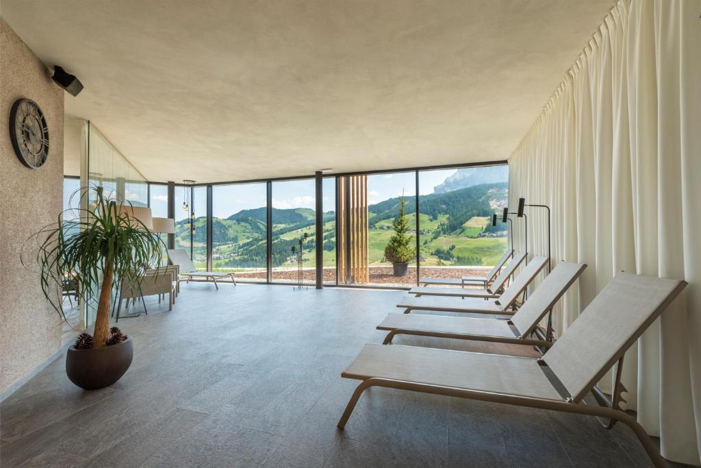 Nespecifikovaný výhled na hory nebo výhled na hory při pohledu z hotelu