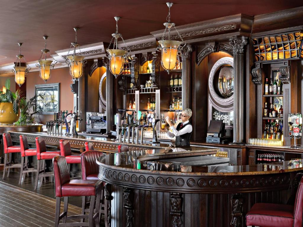 Lounge nebo bar v ubytování Salthill Hotel