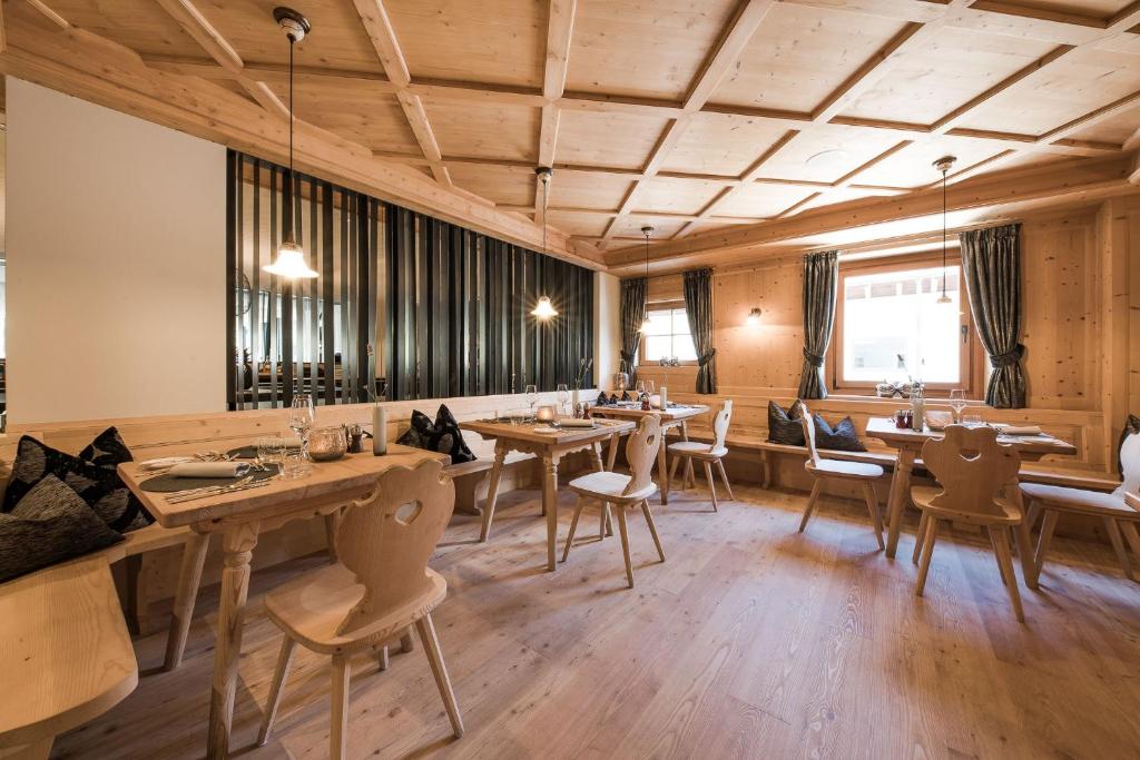 A seating area at Hotel Das Dorner