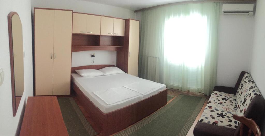 Postel nebo postele na pokoji v ubytování Apartments and rooms Krstina