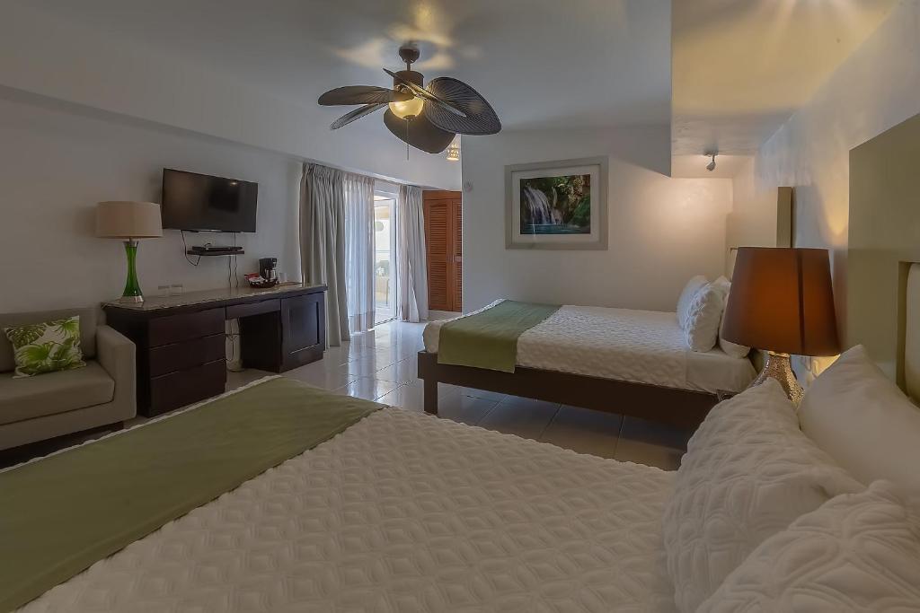 Postel nebo postele na pokoji v ubytování Hotel Villa Taina