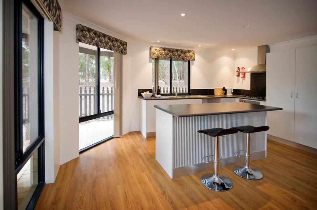 Kuchyň nebo kuchyňský kout v ubytování Margaret River Hideaway & Farmstay