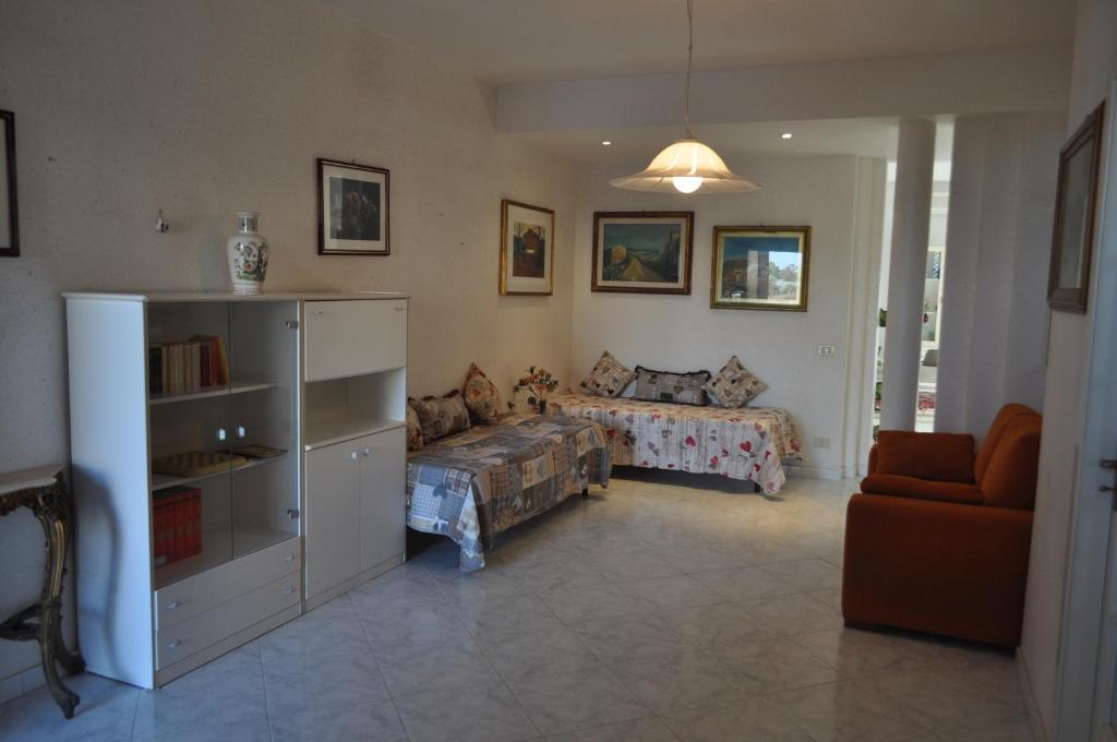 A seating area at La casetta di Amélie