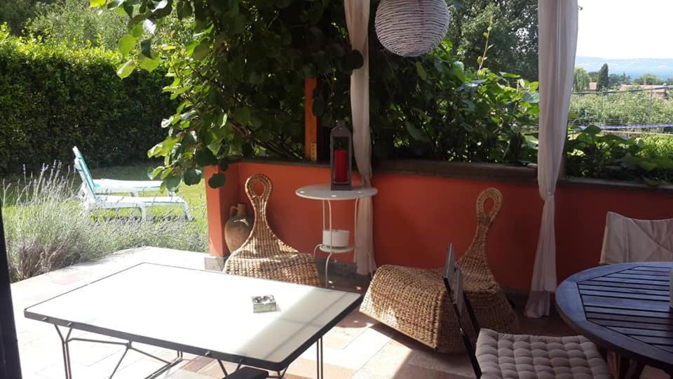 Vonkajšia záhrada v ubytovaní Casa Bella Vista Trevignano Romano
