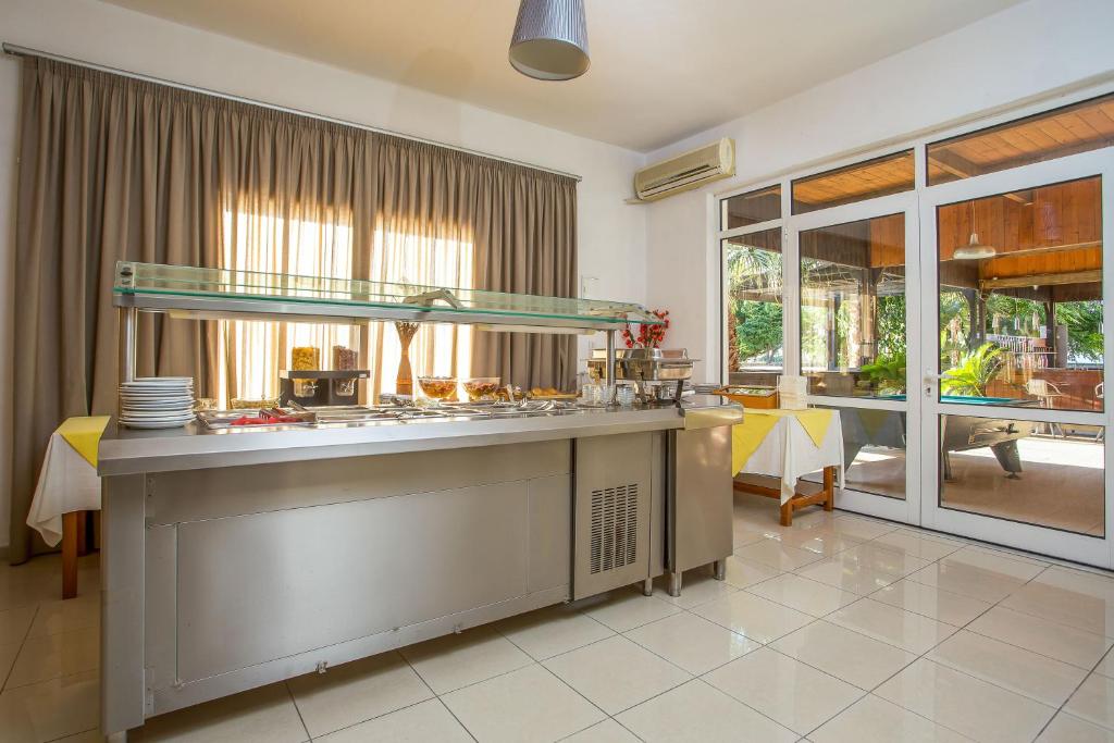 Kuchyň nebo kuchyňský kout v ubytování Mon Repos Hotel