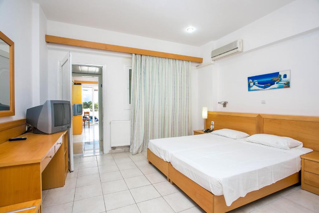 TV a/nebo společenská místnost v ubytování Mon Repos Hotel