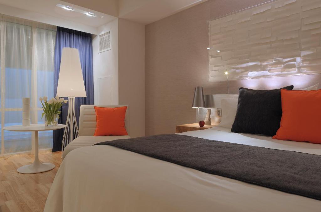 Radisson Blu Aqua Hotel, Chicago - King Room With City View - Non-Smoking