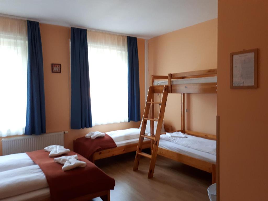 Postel nebo postele na pokoji v ubytování Hotel Alpin Murau