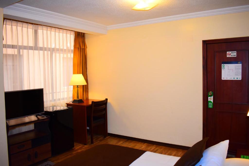 TV a/nebo společenská místnost v ubytování Endamo Hotel
