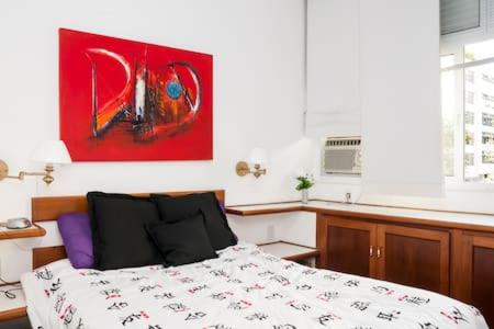 Giường trong phòng chung tại Apto quarto/sala, coracao Ipanema