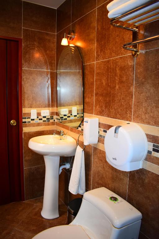 Koupelna v ubytování Endamo Hotel
