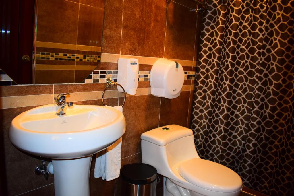 Koupelna v ubytování Endamo Hotel
