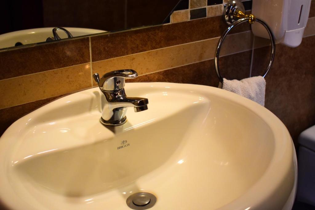 Koupelna v ubytování Endamo Hotel