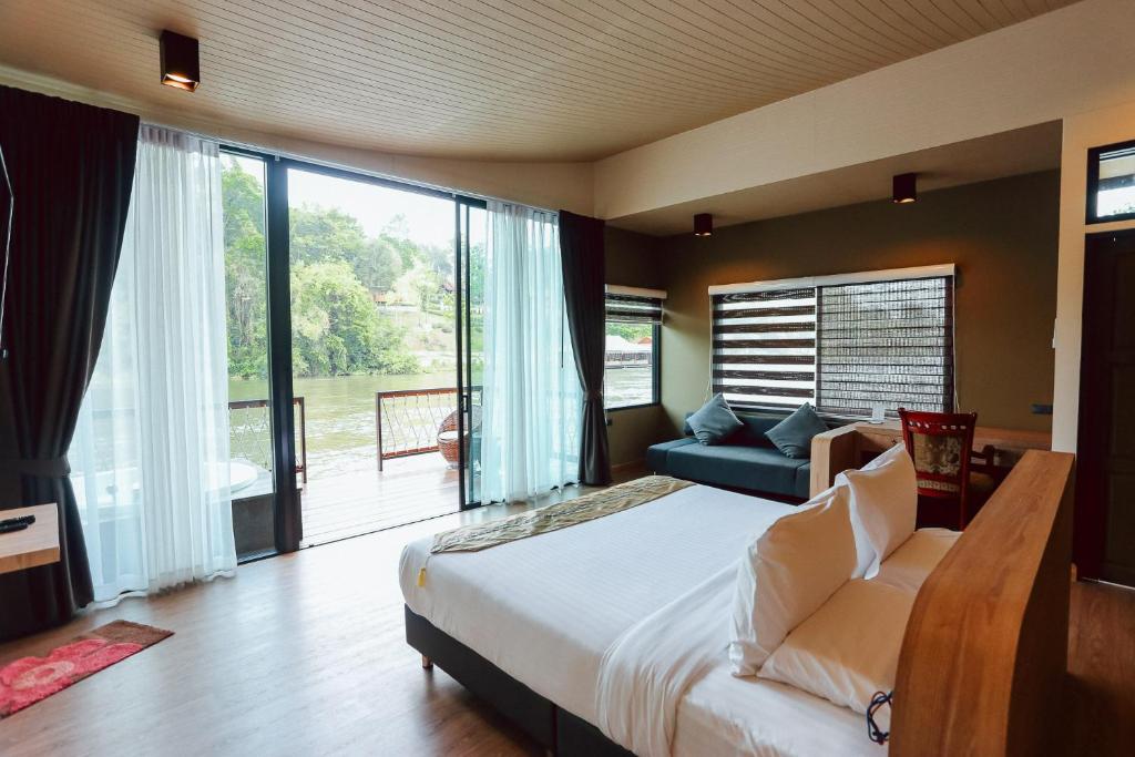 Postel nebo postele na pokoji v ubytování Binlha Raft Resort
