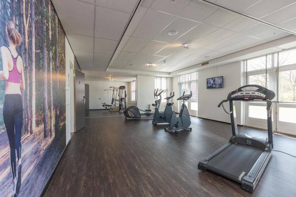 Fitness centrum a/nebo fitness zařízení v ubytování Fletcher Kloosterhotel Willibrordhaeghe