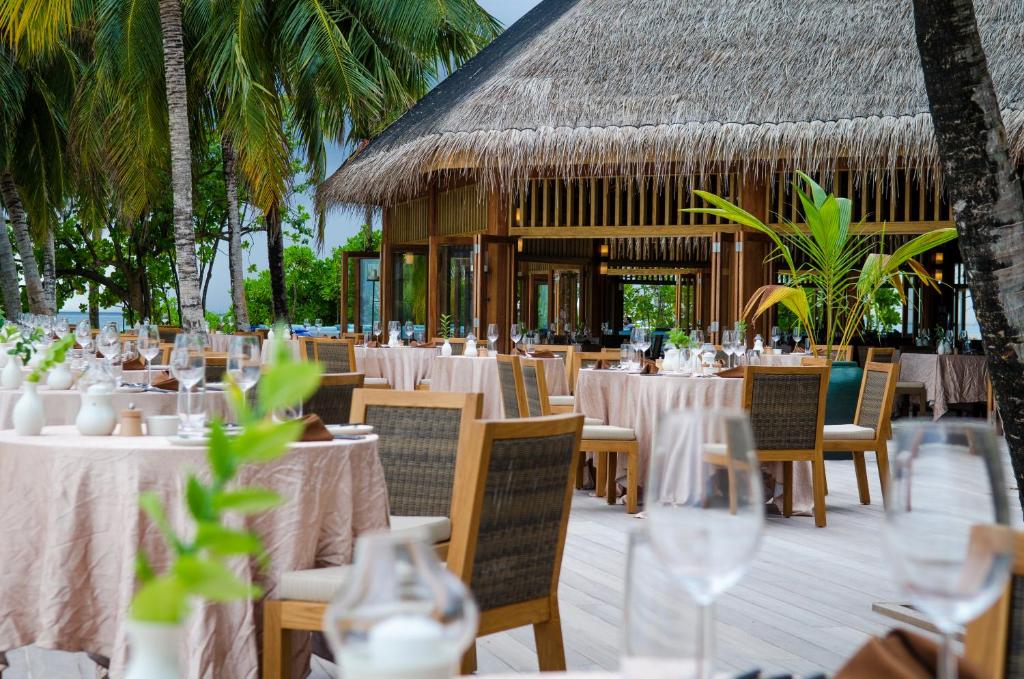 Restaurace v ubytování Mirihi Island Resort
