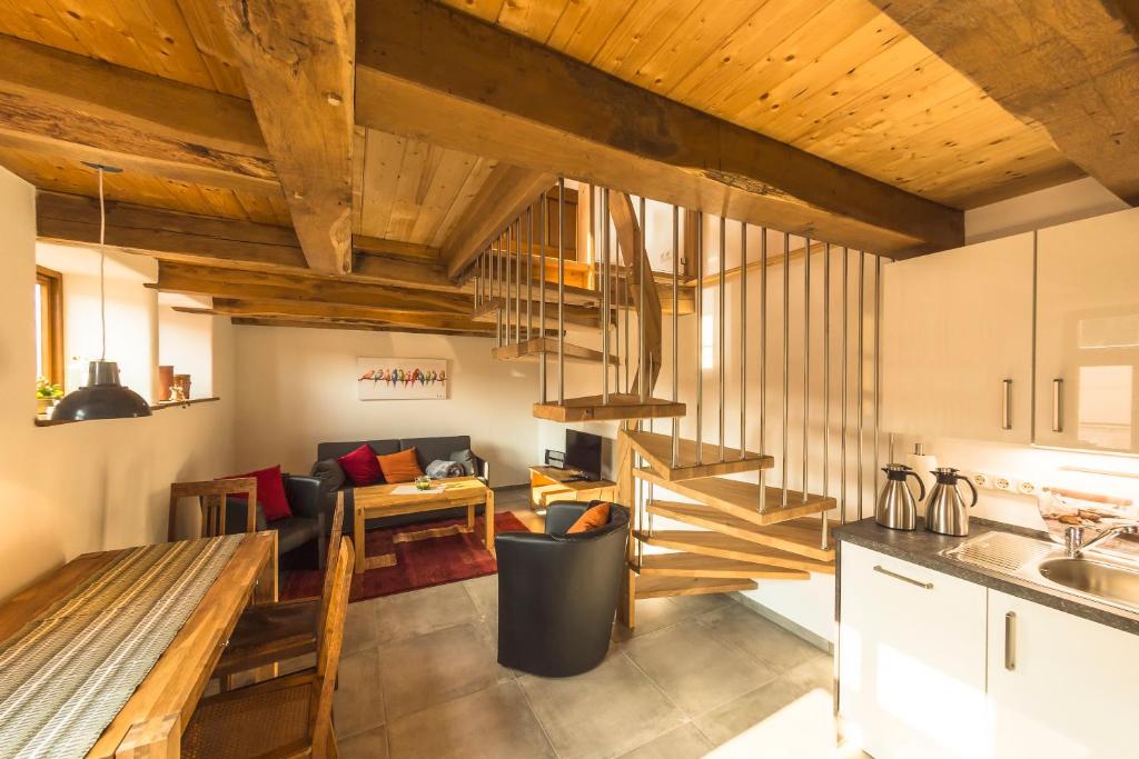 a kitchen and living room with wooden ceilings at Schaumburger Schlafmütze in Rinteln