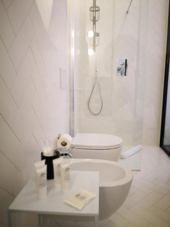 Phòng tắm tại Loraia Design Rooms