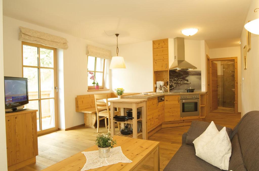 A kitchen or kitchenette at Jausenstation Pfefferbauer