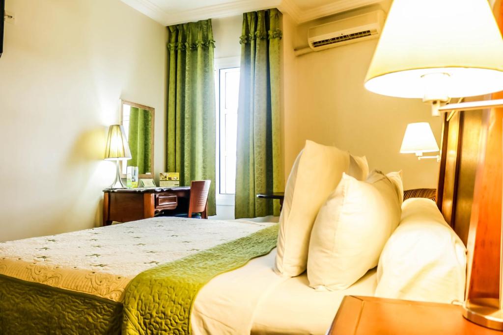 Postel nebo postele na pokoji v ubytování Tchero Hotel