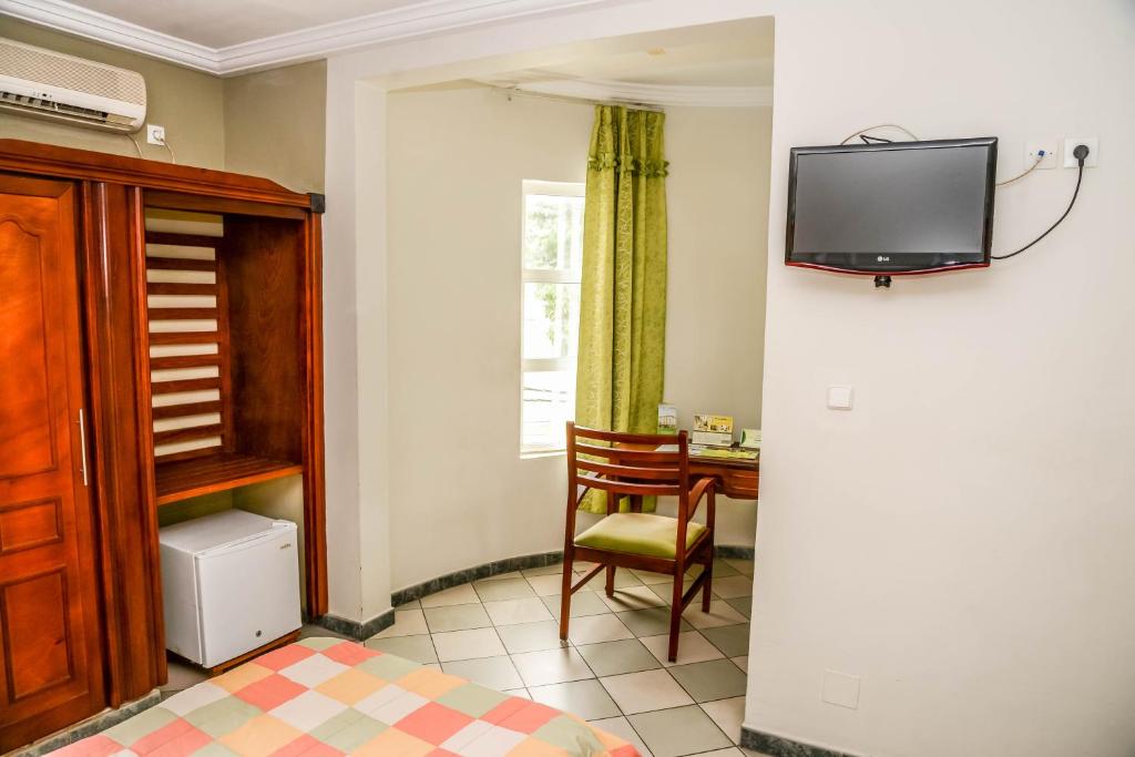 TV a/nebo společenská místnost v ubytování Tchero Hotel