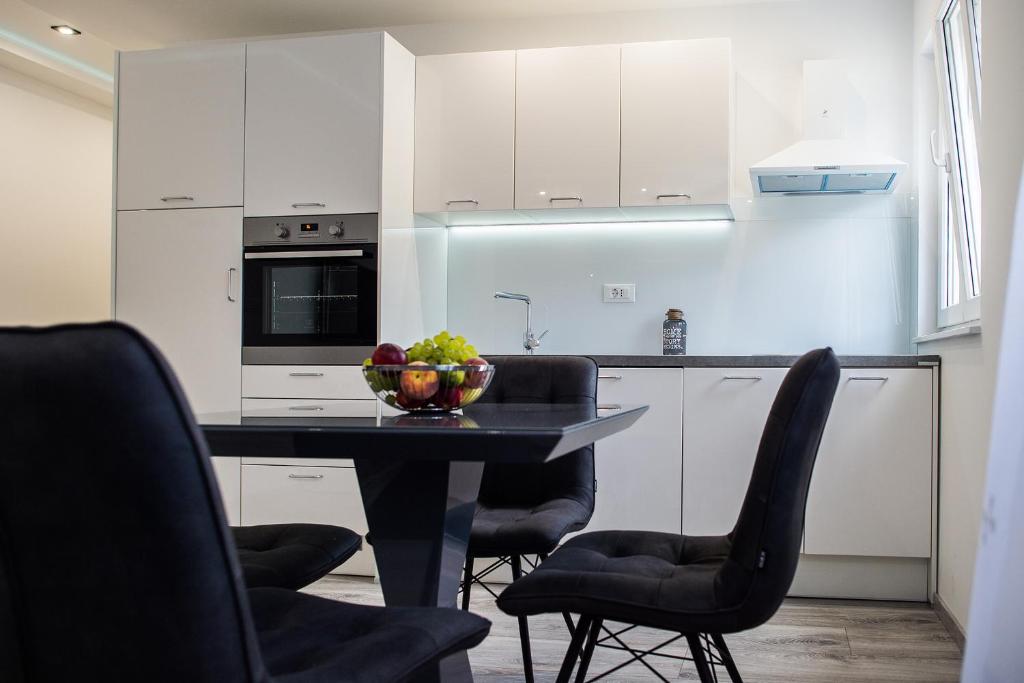 Kuchyňa alebo kuchynka v ubytovaní Solin apartments Praetorium