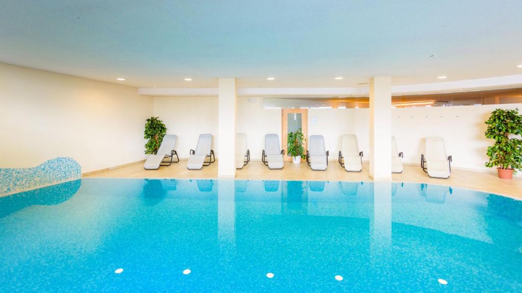 Bazén v ubytování Hotel Julius Payer nebo v jeho okolí