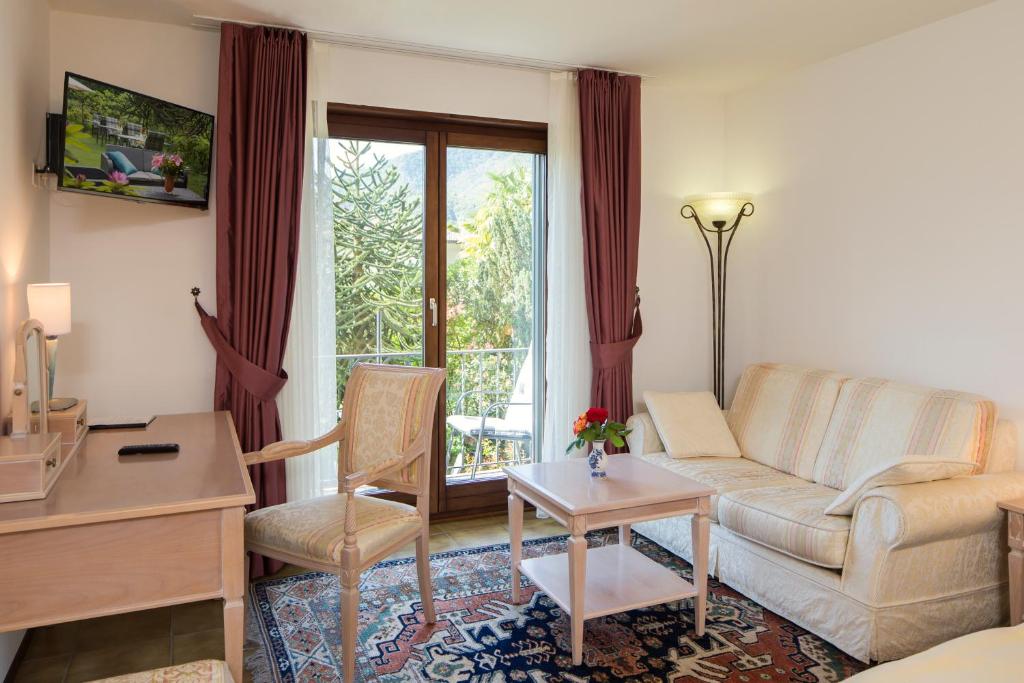 TV a/nebo společenská místnost v ubytování Hotel Al Fiume