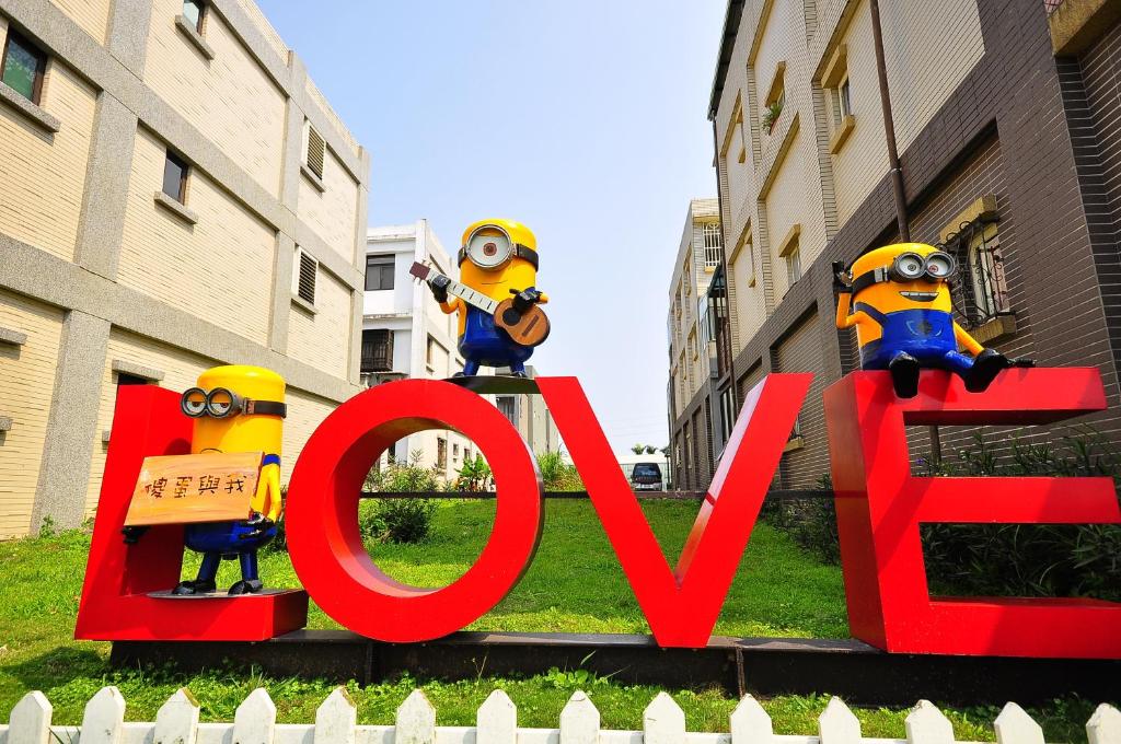 a sign that says love with minion figurines on it at Happy Orange Homestay in Dongshan