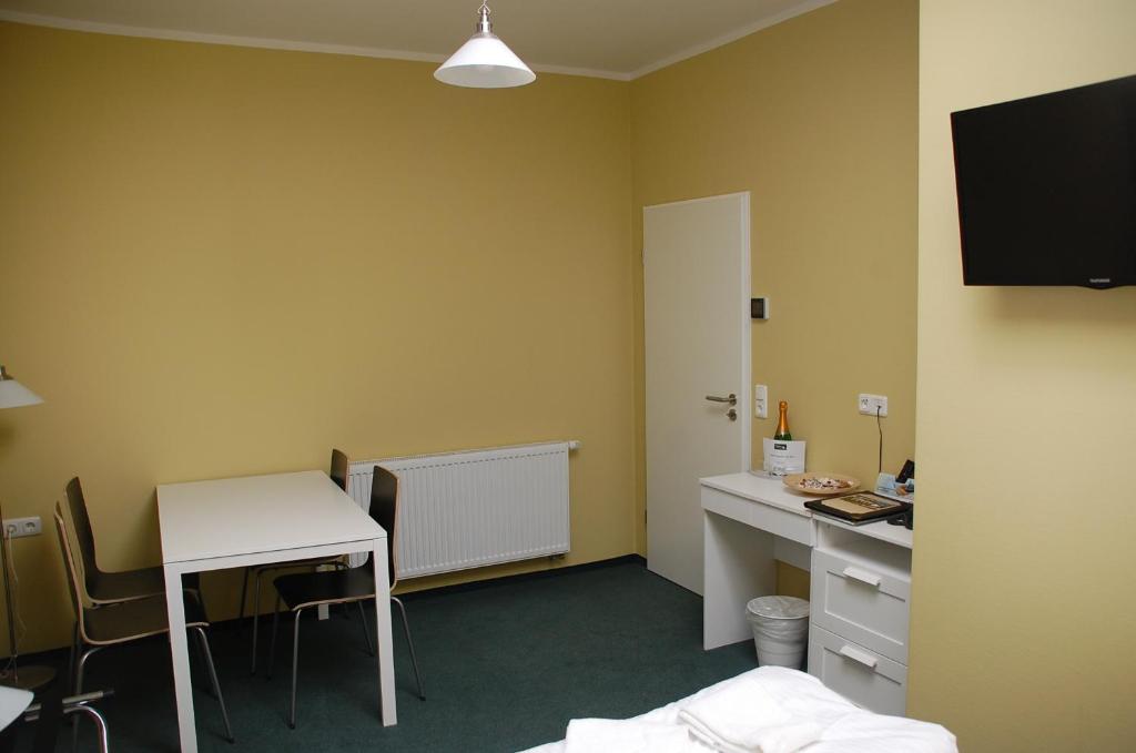 TV a/nebo společenská místnost v ubytování CASILINO Hotel A 20 Wismar