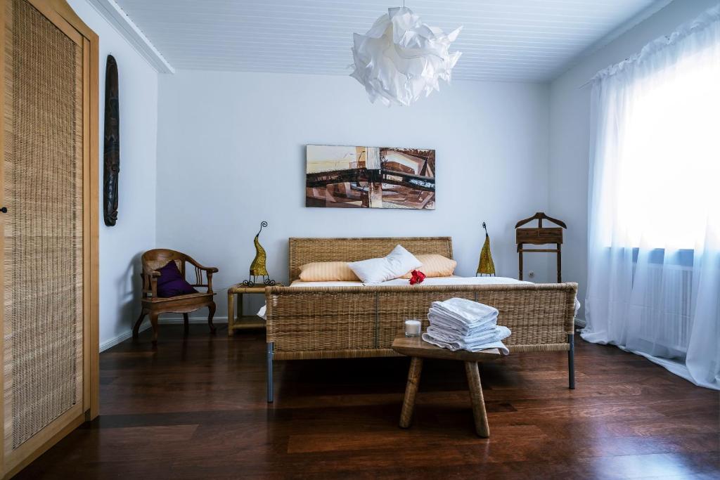 a living room with a bed and a table at Tektona "Bed & Breakfast" in Nidda