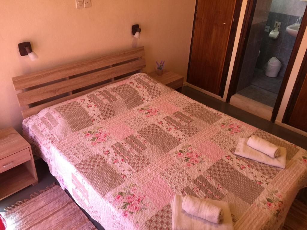 Postel nebo postele na pokoji v ubytování Platanos Rooms