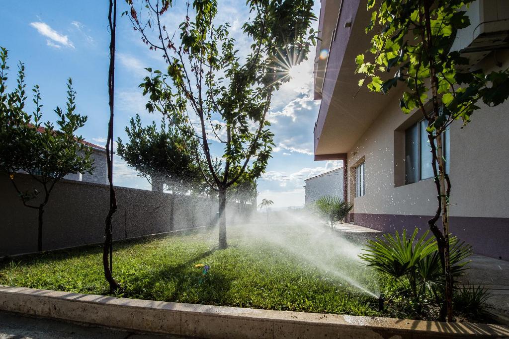 Vonkajšia záhrada v ubytovaní Solin apartments Praetorium