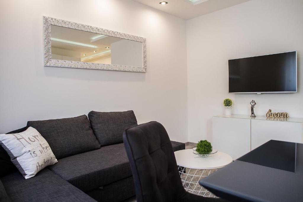 Televízia a/alebo spoločenská miestnosť v ubytovaní Solin apartments Praetorium